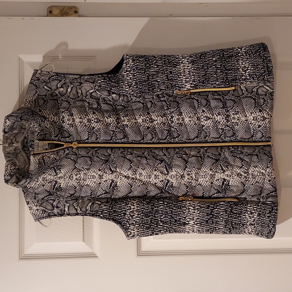 Nwot Women's Marc Ny Andrew Marc Python Print Ves… - image 1